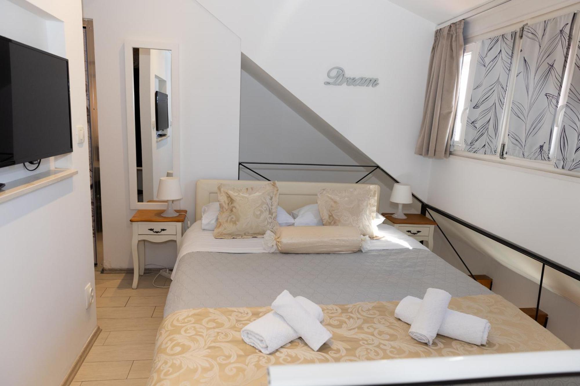 Central Split Rooms And Apartments Paese エクステリア 写真
