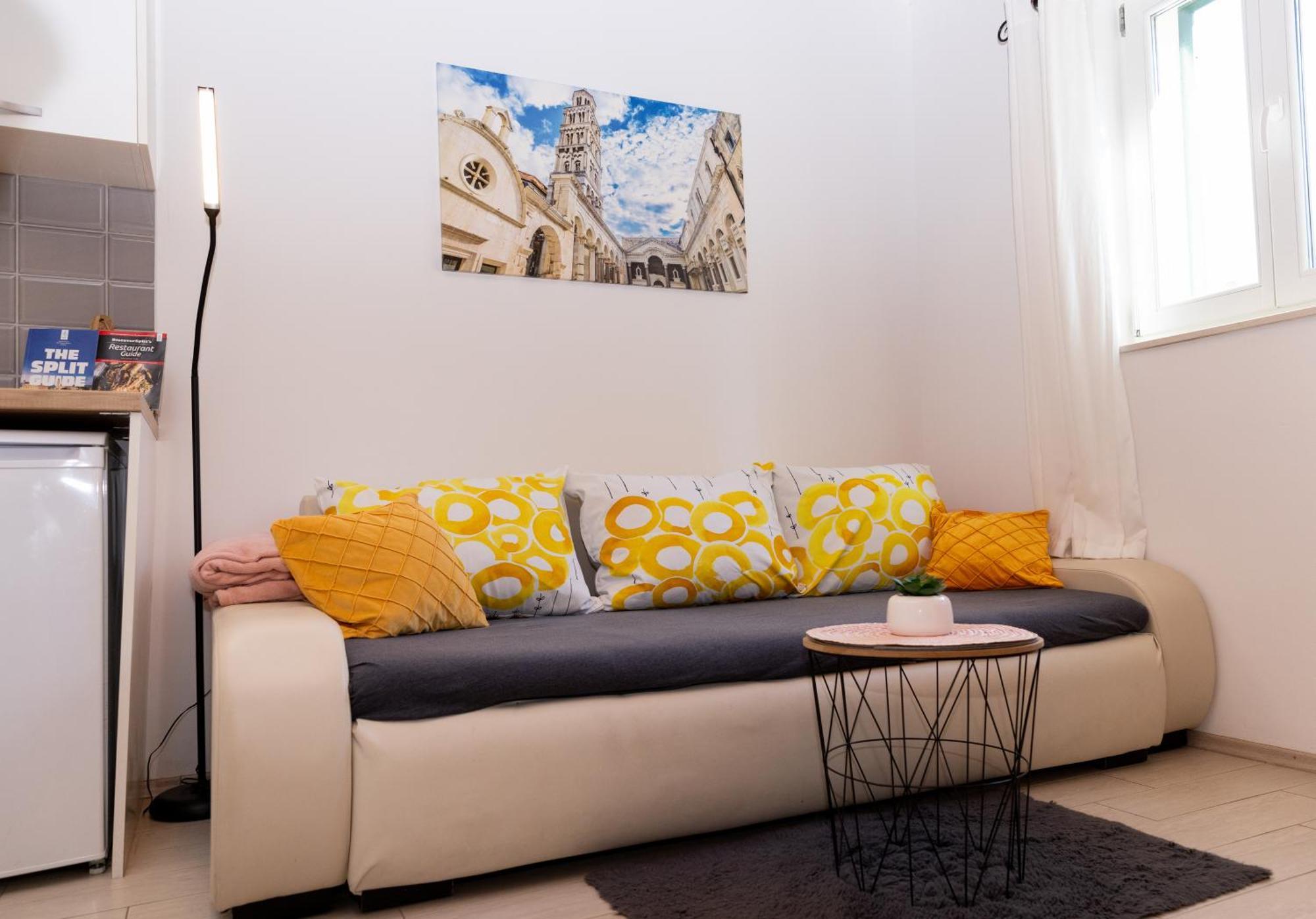 Central Split Rooms And Apartments Paese エクステリア 写真