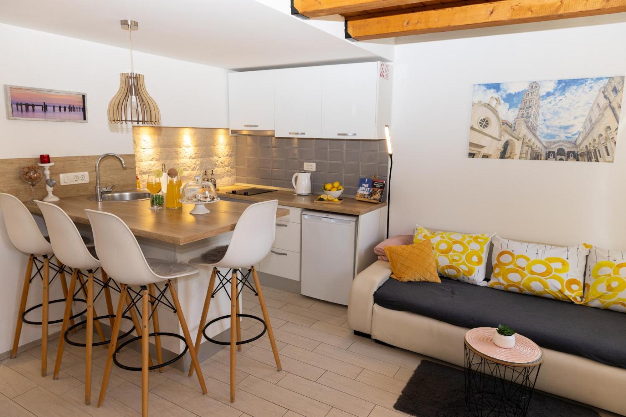 Central Split Rooms And Apartments Paese エクステリア 写真