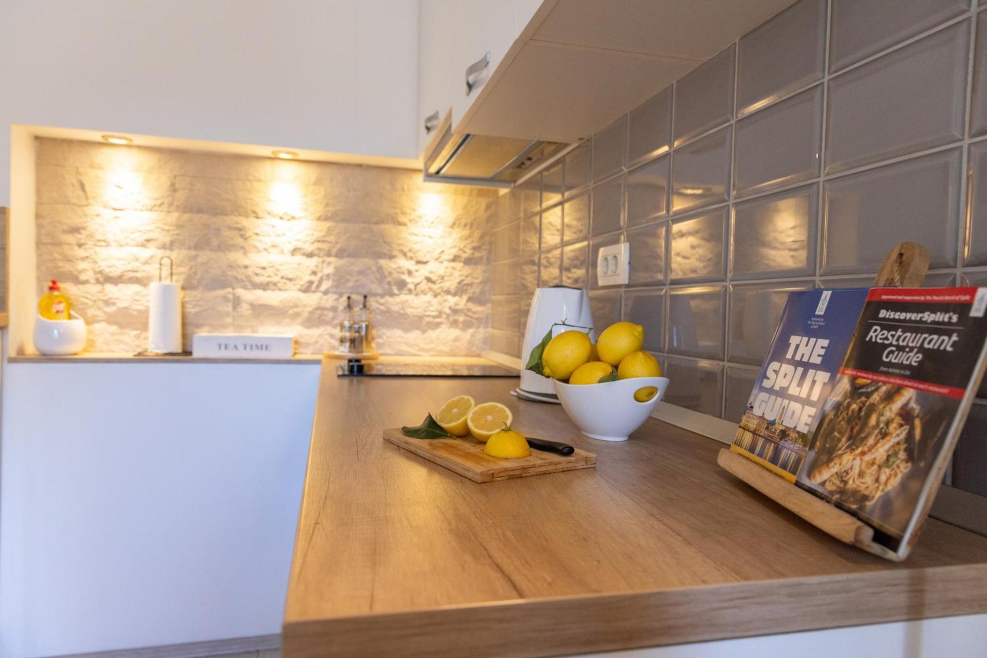 Central Split Rooms And Apartments Paese エクステリア 写真