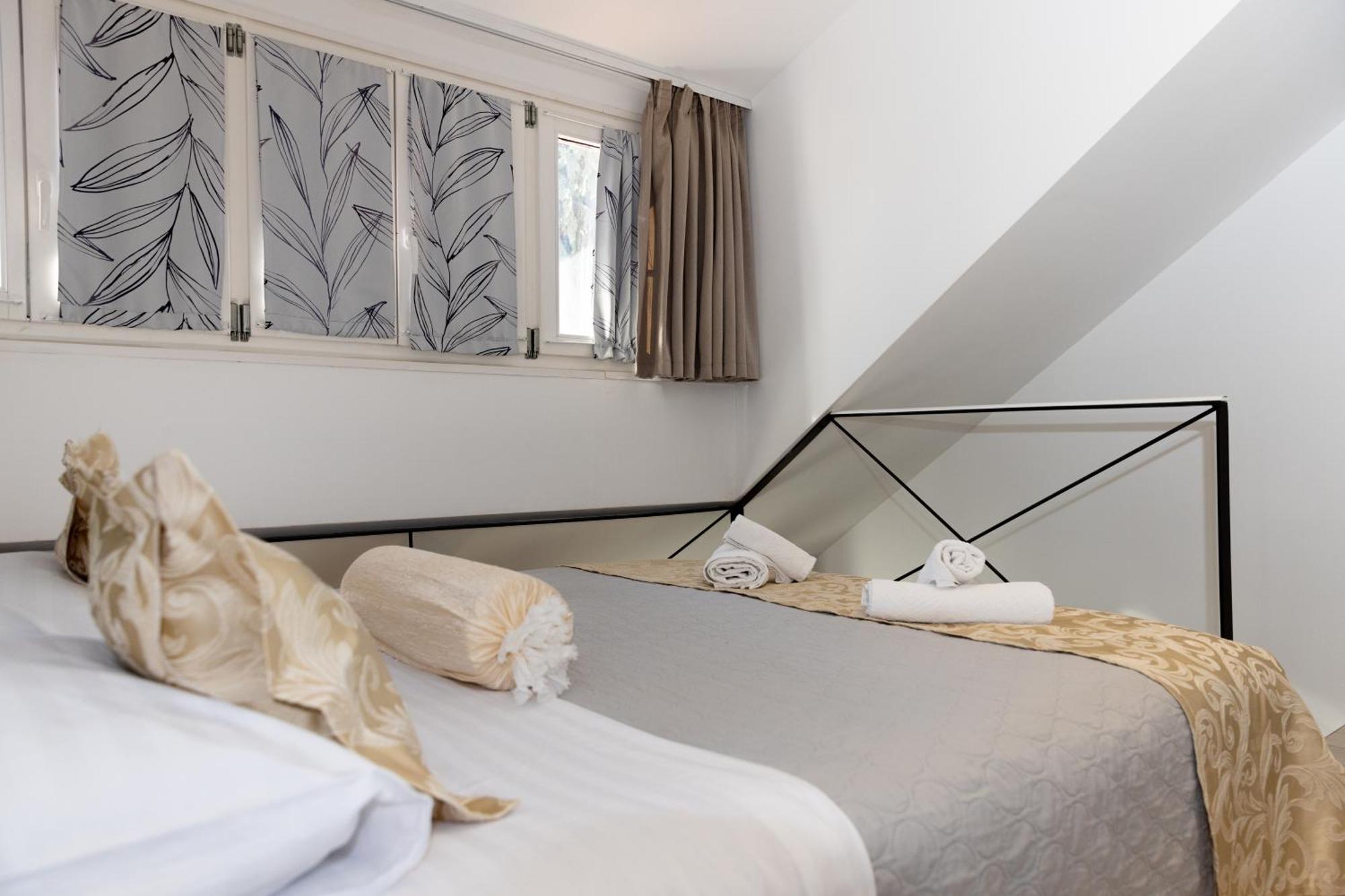 Central Split Rooms And Apartments Paese エクステリア 写真