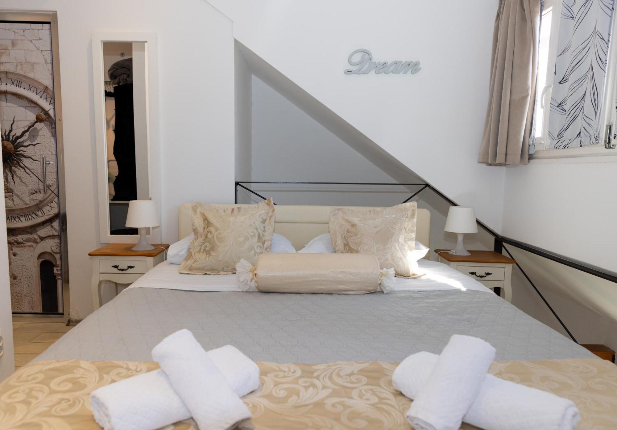 Central Split Rooms And Apartments Paese エクステリア 写真
